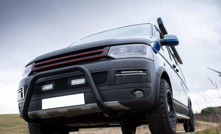 VW T5 GRILL 09-15 UDEN STEMPEL SORT RØD