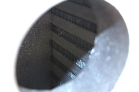 TurboWorks 700x300x76 2,5" intercooler bagpå