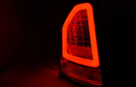 CHRYSLER 300C 05-08 RØDE RØGFARVEDE LED-LAMPER