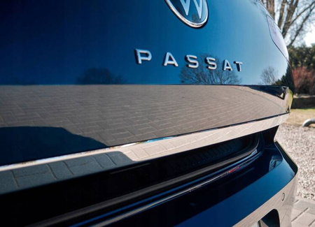 Strip til kanten af ​​lugen VW Passat B8 2014+